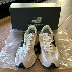 NEW IN BOX New Balance 327 - kids 5.5 or women’s 7-7.5